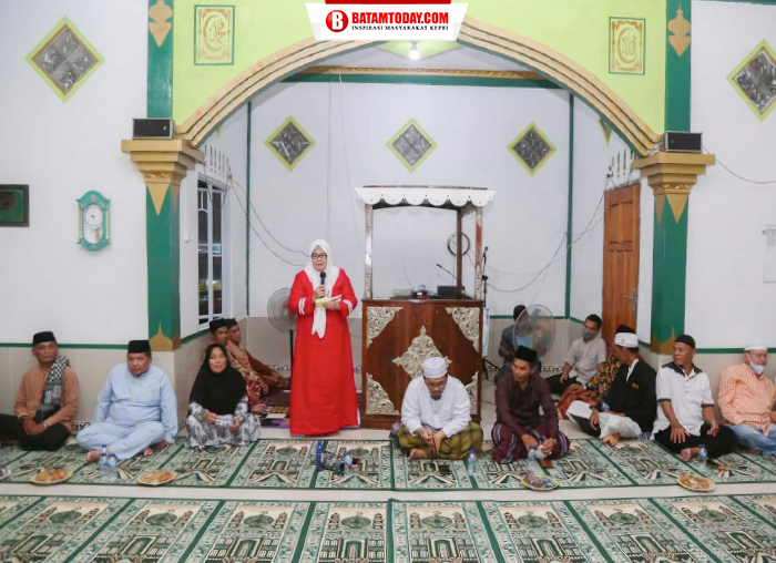 Warga antusias saat mendengar pidato dari Wagub Kepri